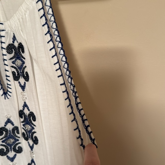 Gorgeous EUC INC V-Neck, Halter-ish Tank - Picture 4 of 8